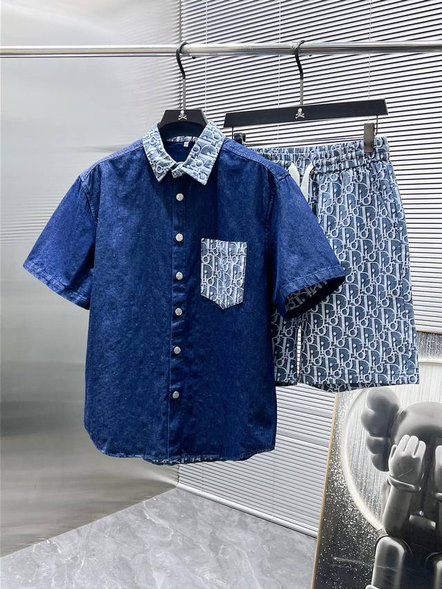 迪奥 Dior 2025Ss春夏新款 休闲 短袖 短裤裤 套装，高端版本！专柜定制面料 透气舒适度高，细节无可挑剔，品牌元素设计理念，体现高品质。手感细腻柔软！