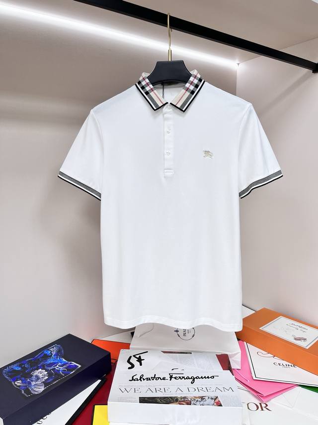 主推 Burberry 独家专供秋季新款巴宝莉时尚休闲翻领短袖，高密度纯棉面料，高级密针刺绣、高端欧版原单T恤，潮流时尚休闲半袖 透气舒适度高，细节无可挑剔，品