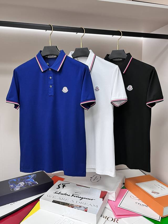 主推 Moncler 独家专供秋季新款蒙口时尚休闲翻领短袖，高密度纯棉面料，高级密针刺绣、高端欧版原单T恤，潮流时尚休闲半袖 透气舒适度高，细节无可挑剔，品牌元