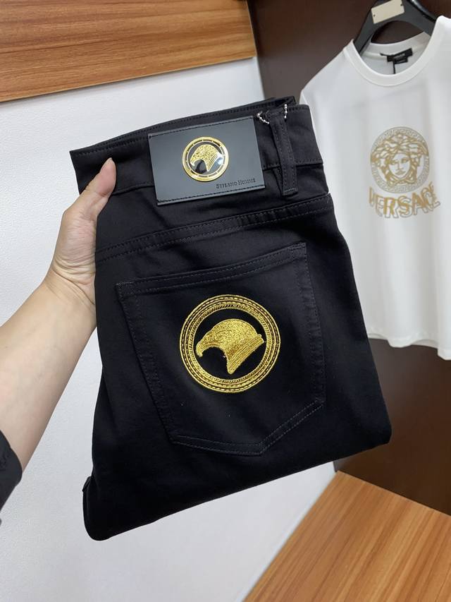 斯蒂芬 2025Ss早春 新品 原单男士牛仔裤纯血统品 每季必出的类型，无需质疑的热卖王牌单品，符合四季最佳的搭配色号 整体的风格延续了Slp的基调，通体融入了