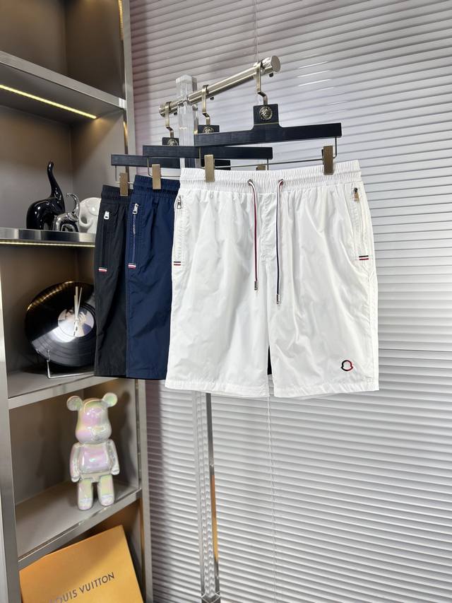 Monc*蒙口 Ss25夏季男士休闲短裤，堪称百搭单品，弹性松紧腰边抽绳设计，手感柔软、保型性好、低弹丝的构造使裤身弹性恰到好处，并且不易起皱！码数：M-Xxx