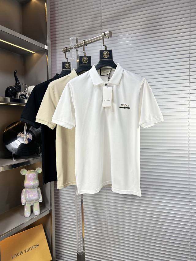 Gucc*古奇 Ss25春夏新款翻领Polo衫 高品质珠地棉材质 雍容华贵的品牌风格，260克重 客供进口面料 做出来的衬衫也是版型垂顺挺括，并且还抗皱抗起球，