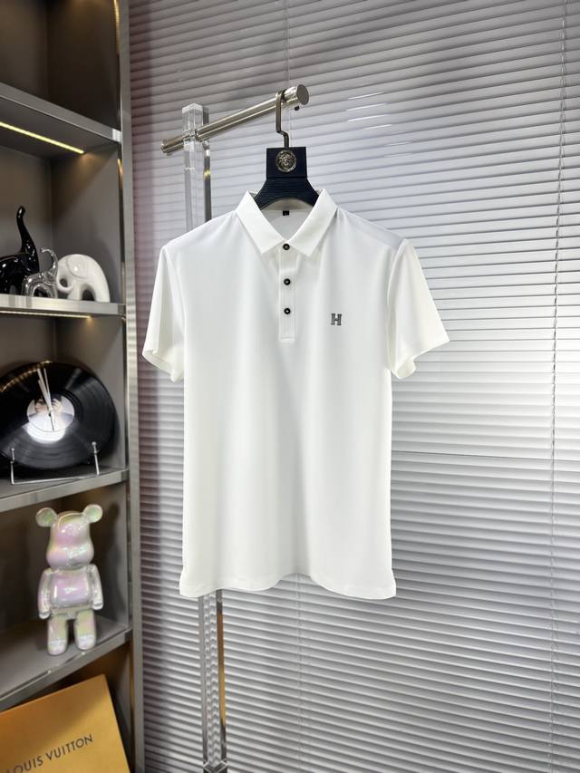Herm*爱马仕 Ss25夏季新款翻领Polo衫 高品质珠地棉材质 雍容华贵的品牌风格，客供进口面料 做出来的衬衫也是版型垂顺挺括，并且还抗皱抗起球，贴身穿着也