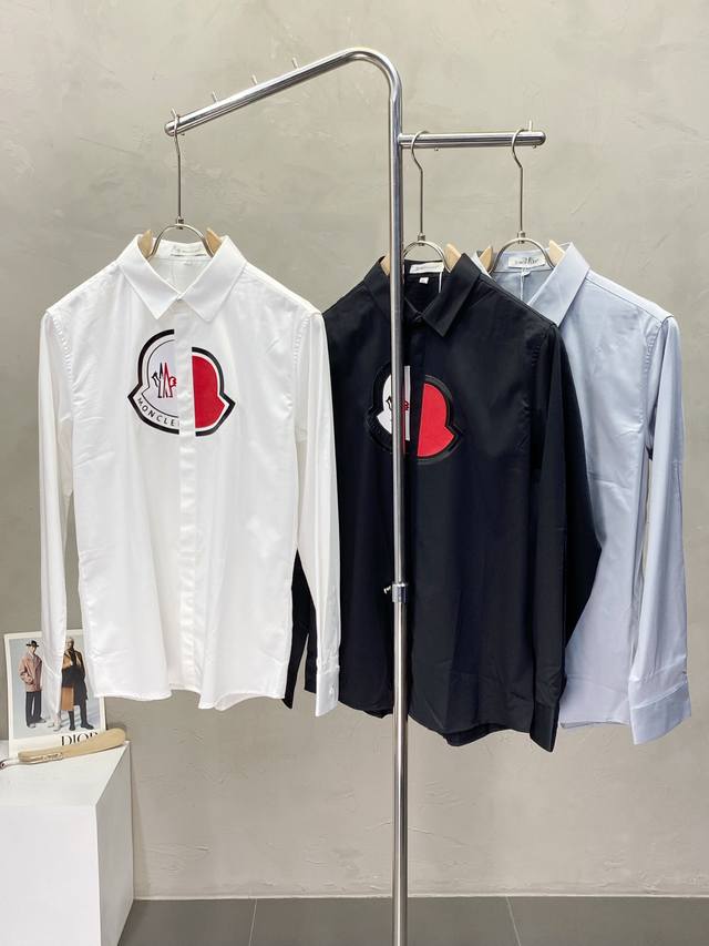 Moncler蒙口独家专供新款男士休闲长袖衬衫 高端定制 高端版本 时尚百搭爆款进口面料 手感超柔软细腻 穿着亲肤舒适 高端精品 代工厂P精细做工 上身非常赞