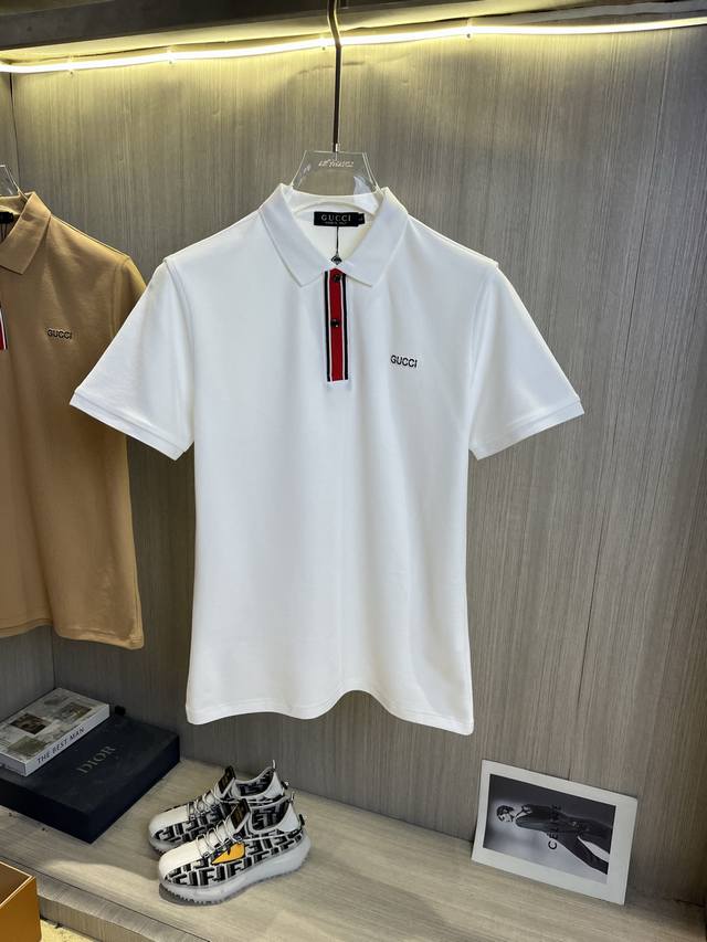 Gucci古奇 2025春夏新款男士原单翻领Polo衫系列出货 简洁时尚百搭 高端品质 定制进口双股丝光珠地棉面料 穿着舒适 透气 档次高很有质感 简单大方得体