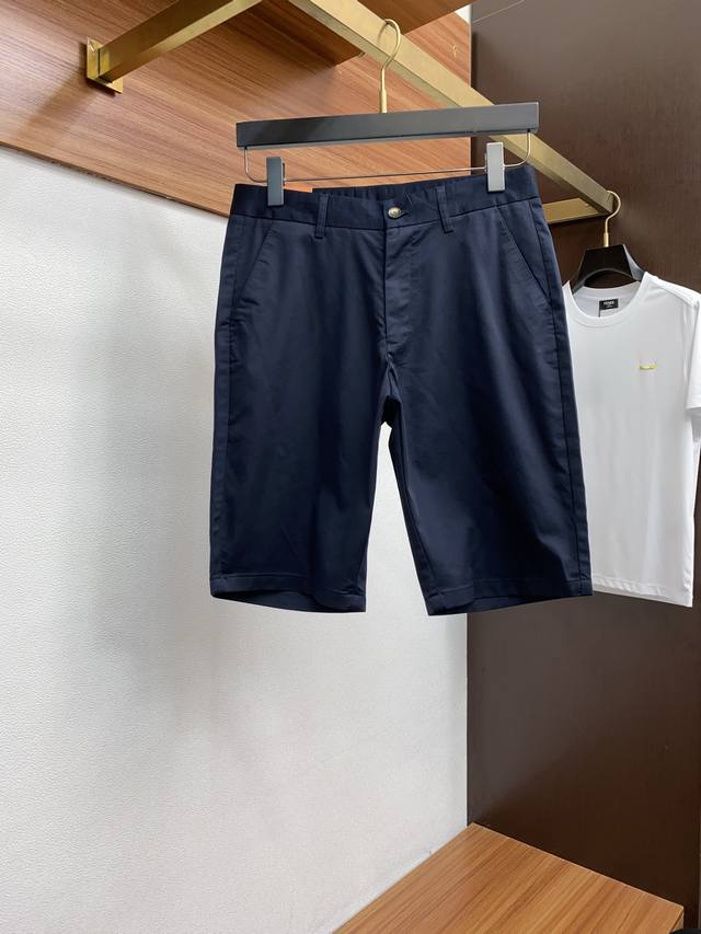 Lp2660春夏季新款，户外最新休闲西装短裤。原版裤型上身休闲百搭、随性慵懒范，高级定制进口定织针织纯棉面料立体有型 订制工艺 舒适感爆棚。高端大气，夏天的味道