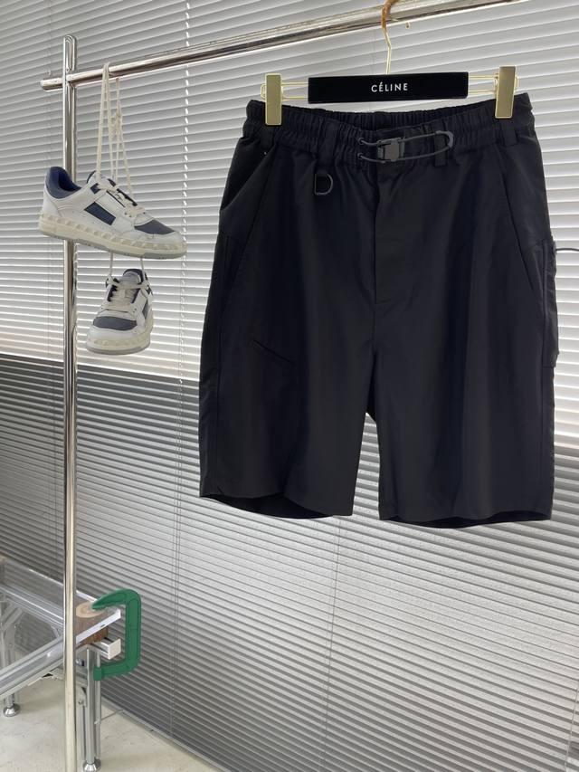 Y-3 Yamamoto山本耀司 早春新款Y3工装短裤，高端版本！定制天丝梭织面料， 透气弹力舒适度高，细节无可挑剔，体现高品质。 品牌元素设计理念！呈现休闲裁