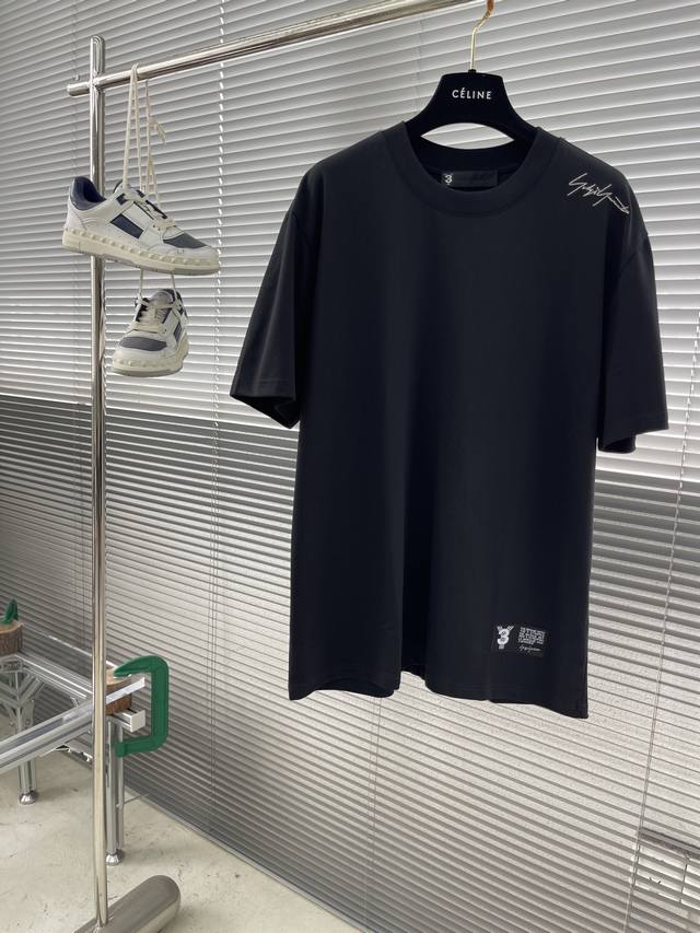 Y-3 Yamamoto山本耀司春夏新款短袖T恤，Y3个性拼接设计极具辨识度，品牌元素设计理念！呈现休闲裁剪。定制40支双纱精梳棉 ，宽松版型个性百搭不挑人 尺