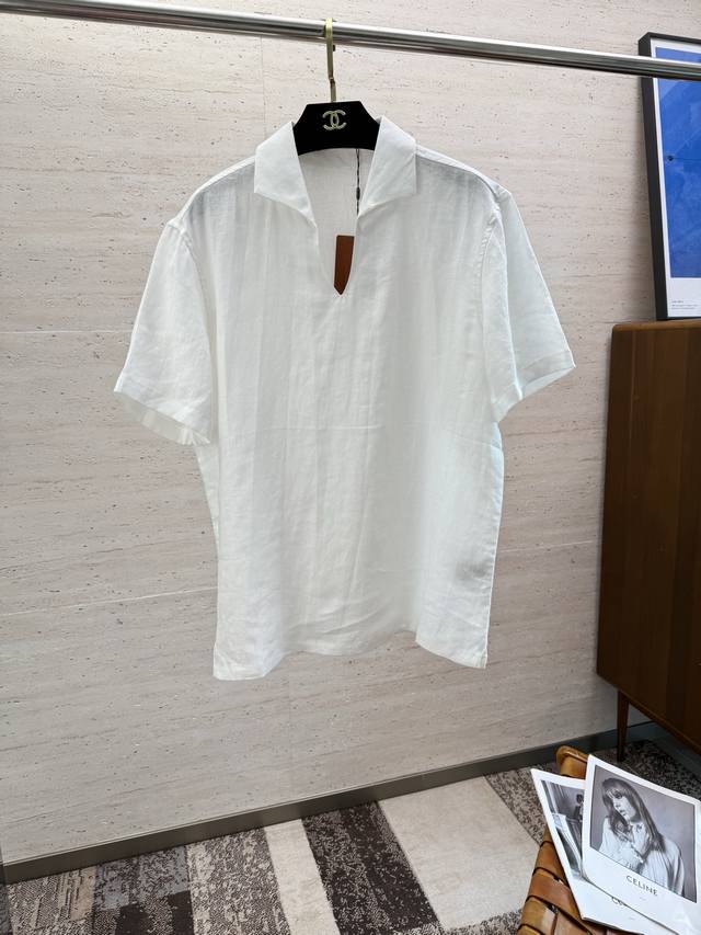 Lp.25Ss春夏新品 男士短袖休闲亚麻短袖Pol 亚麻单品自带很多标签，时髦且复古、雅痞而随性、气质而优雅！ 整体的形态风格设计，沿袭了Z 家现代极简主义基调