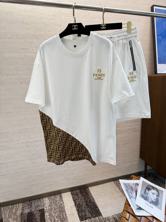 Fend2025春夏新款短袖短裤套装，既经典又百搭，谁不爱啊，将经典再次展现非常的耐看，自带低奢光环与辨识度 理念和现代化的先进技术进行了完美结合 定制纯棉面料