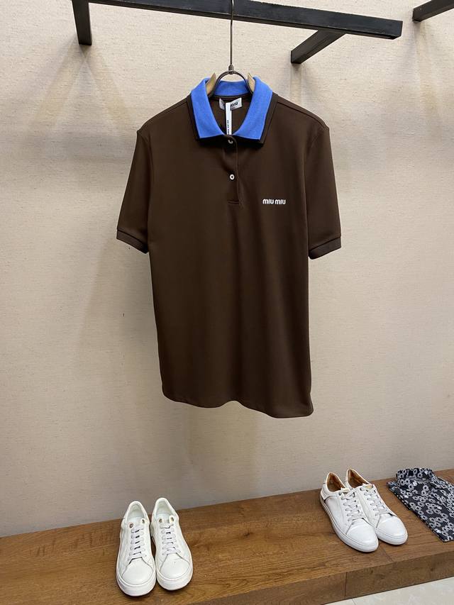 Miu Miu 25Ss棉质珠地布Polo衫，正品6317购入开发，双股精疏棉珠地布210克，定制扁机罗纹，进口刺绣，面料酵洗，定制1：1纽扣，定制1：1商标