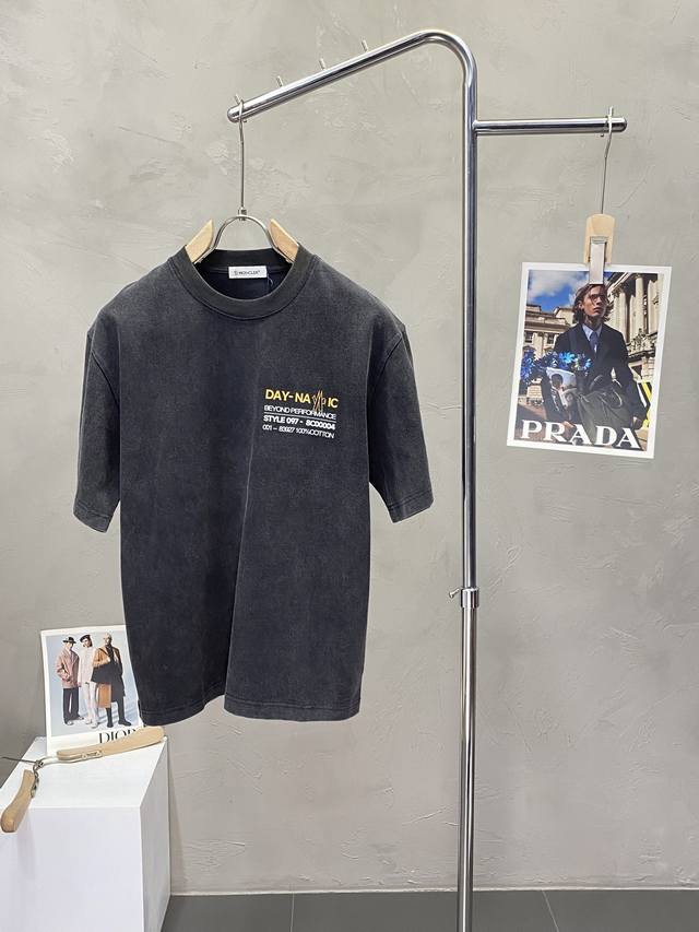 Moncler蒙口独家专供新款原单男士休闲短袖 高端定制 高版本 时尚百搭爆款进口面料 手感超柔软细腻 穿着亲肤舒适 高端精品 代工厂P精细做工 上身非常赞 男