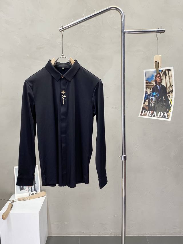 Gucci古驰独家专供新款男士休闲长袖衬衫 高端定制 高端版本 时尚百搭爆款进口面料 手感超柔软细腻 穿着亲肤舒适 高端精品 代工厂P精细做工 上身非常赞 男士