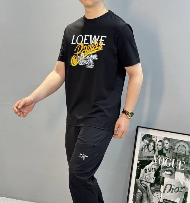 Loew*E罗意*威25S春夏男士丝光棉圆领短袖.品牌标志性产物.3D立体色彩系烫画.搭配Logo标识.讨巧的细节非常具有美感！190G丝光棉质地.打造完美罗意