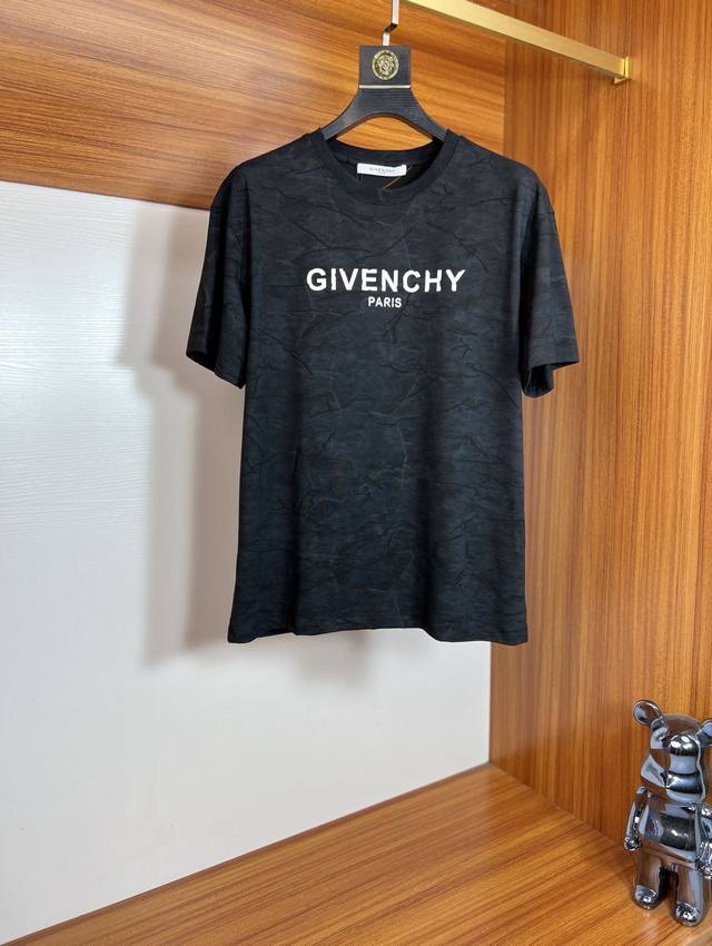 Give 纪梵希 2025春夏新品 三标齐全 圆领短袖T恤 好货不用过多介绍 看细节 专柜码数：S-Xxl 175 140建议M