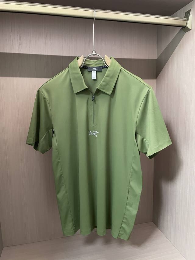 始祖鸟 翻领+半拉链设计，利落又显精神。无痕压胶工艺，速干面料，日常通勤、户外轻运动都适配，实用与颜值双在线～ 尺码M-Xxxl