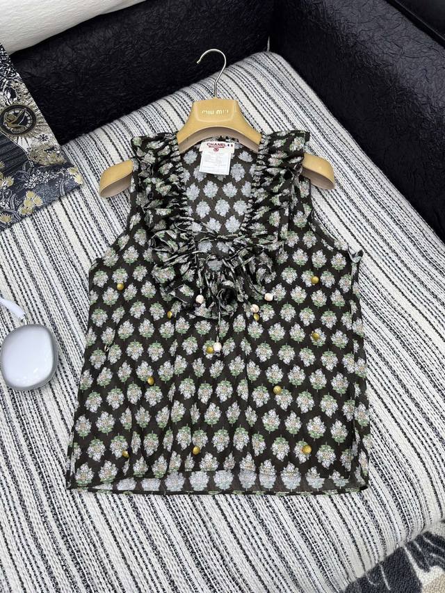 爆款现货 原单品质 Chan*｜25中古系列花色荷叶边衬衫 设计高级又时髦！1:1订制重工面辅料，增添时尚格调，纯欲系搭配和谐，百搭王炸款 做工品质看细节 高版
