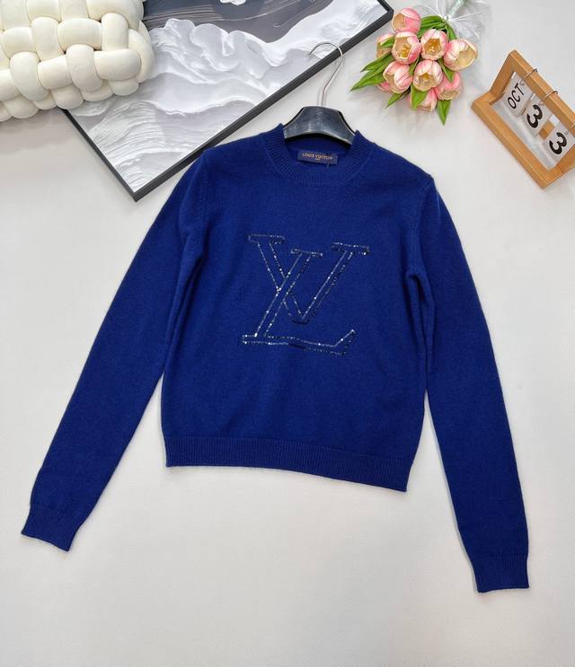 Louis Vuitton2025新款亮片刺绣字母Logo套头毛衣，定制Yb羊绒羊毛纱线织造 质感高级 舒适柔软 圆领长袖毛衣剪裁 常规弹力版型 密实针织时尚又