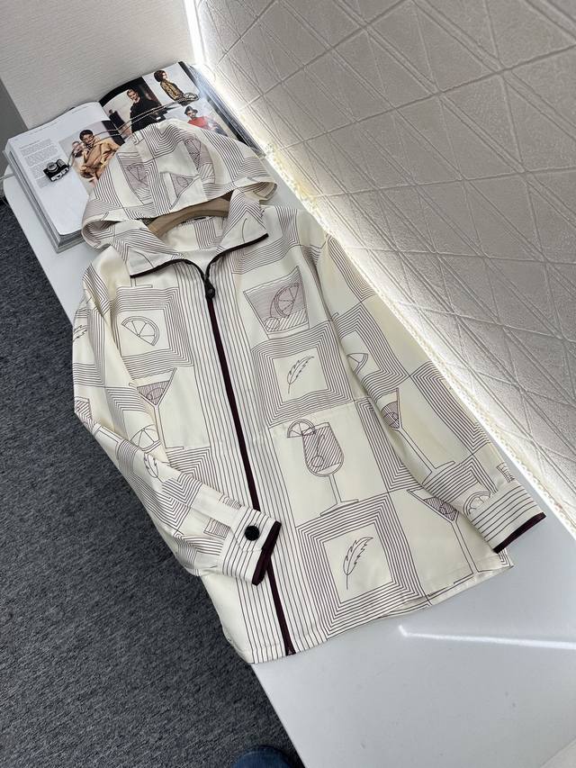 Loro Pain*2025新品上架 真丝连帽印花外套短裤套装 定制Yb进口百分百桑蚕丝材质 重磅工艺处理 不易抽丝或者难打理 穿搭舒适 透气养肤 连帽拉链外套