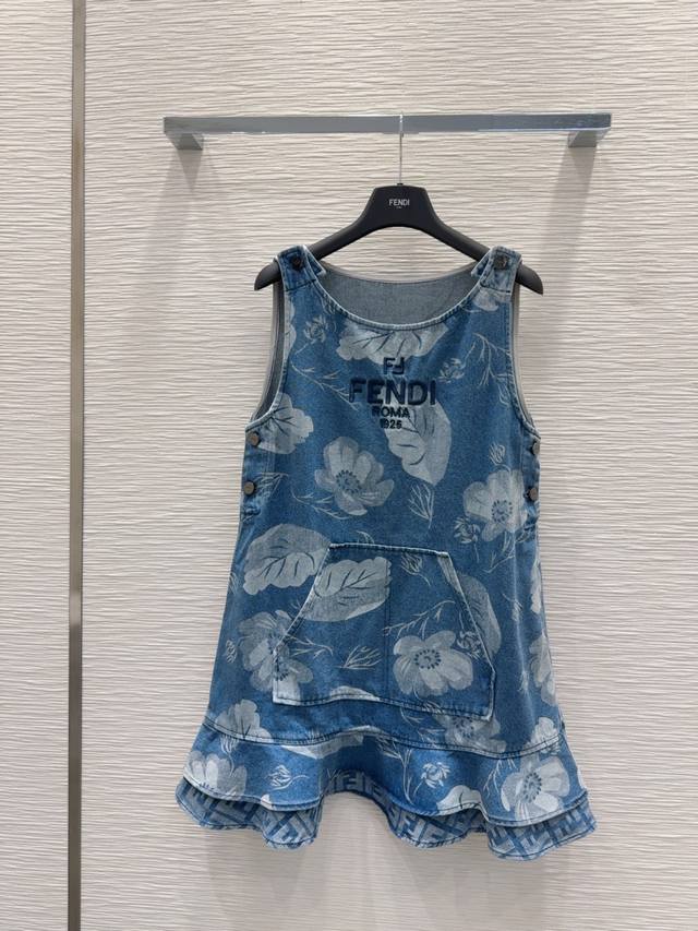 Fend* 2025Ss新款背心裙 高版出品~超时髦新款丹宁牛仔 个性色调上身又酷又飒爽 纹理细腻，棉感自然，既有筋骨感又不失柔软，超级漂亮！细节做工超级好，新