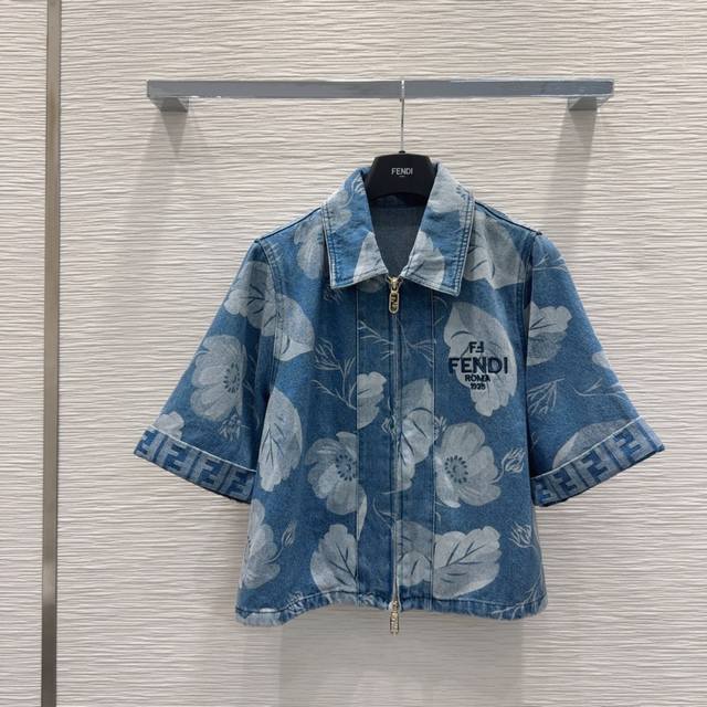 Fend* 2025Ss新款套装 高版出品~超时髦新款丹宁牛仔 个性色调上身又酷又飒爽 纹理细腻，棉感自然，既有筋骨感又不失柔软，超级漂亮！细节做工超级好，新品