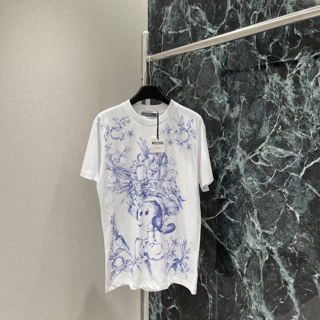 Moschin* 25早秋新款 圆领印花短袖T恤 胸前奥利佛系列图案印花清晰 松弛时髦打造高街个性风格 时髦百搭单穿内搭都。一个色Sml