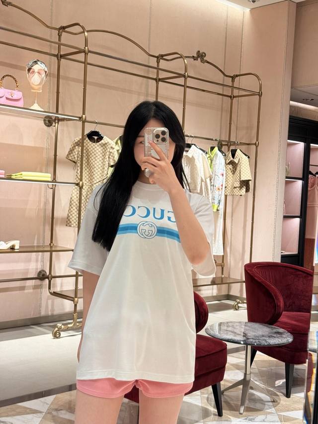 Gucc* 25Fw早秋新款 Logo徽标印花短袖T恤丨独家Yb开发！高版出品！精致宽松大版型上身巨显瘦！定制最新印花 低调奢华！时髦精必备单品解锁所有穿搭！认