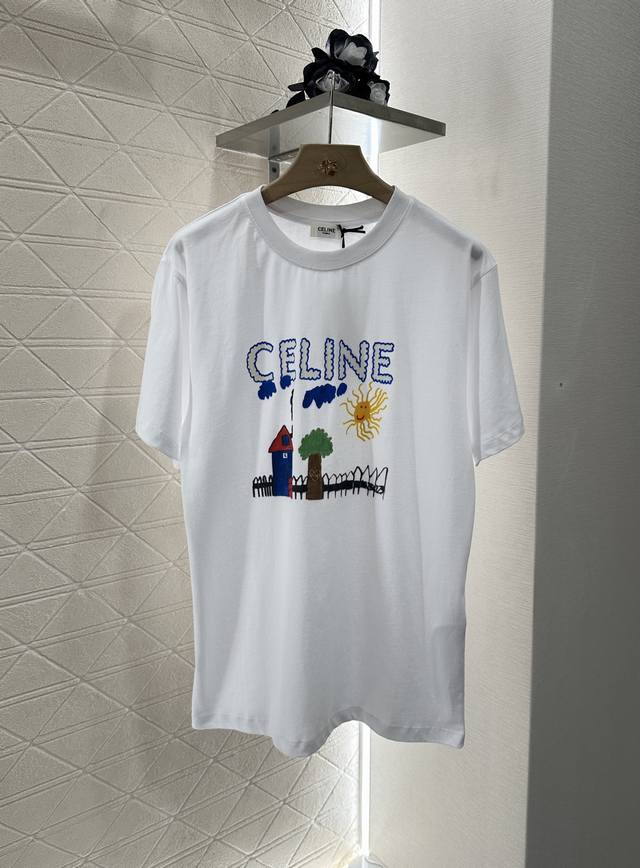 Celin*2025新品上架 圆领活性印花 定制Yb原生全棉材质 透气舒适 质感十足 宽松落肩短袖T恤裁剪 凸显品牌格调 采用克重纯棉制成 略带有弹力 呈现显瘦