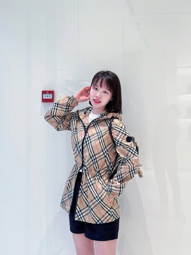 Burb*Rry 25Ss春夏新款 格纹防晒轻薄尼龙连帽夹克外套丨独家高版出品！原版进口记忆丝格纹面料轻薄透气质感超细腻！超人气时髦单品，经典剪裁版型百搭不挑人