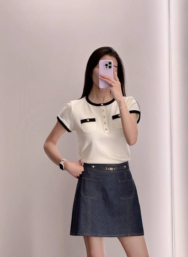 Celin* 25Ss春夏新款 高级纯棉白色短袖上衣丨独家Yb开发！高版出品！黑色滚边领口与袖边撞色设计简约大气，经典黑白对比鲜明，展现低调奢华的现代风格胸前对