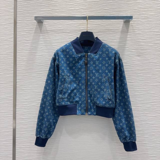 Louis Vuitto*2025Ss新款 高版出品~超时髦新款丹宁牛仔 个性色调上身又酷又飒爽 纹理细腻，棉感自然，既有筋骨感又不失柔软，超级漂亮！细节做工超