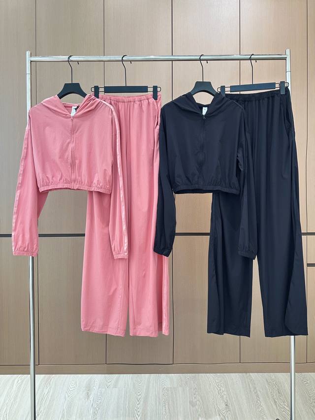 爆款现货 原单品质 Alo*｜25早秋新品套装！ 高端定制带帽外套，搭配松紧腰长裤 极简主义风法式优雅的慵懒风， 休闲又时髦！ 立体剪裁版版型可甜可盐减龄少女风