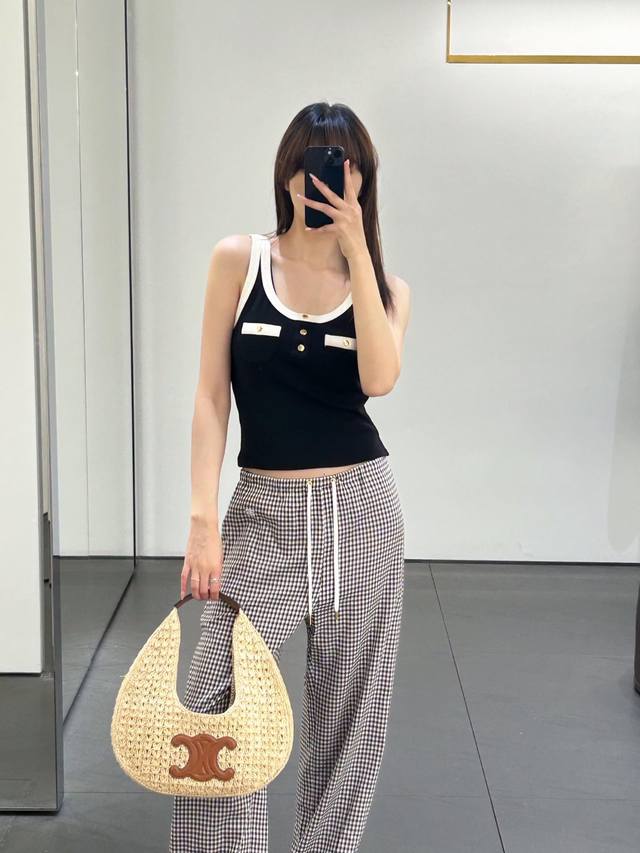 Celin* 25Ss春夏新款 三粒扣口袋撞色修身小背心丨独家Yb开发！高版出品！撞色罗纹饰边休闲版型！简约大方好搭配 超显腰细！上身效果真的是绝绝子！定制面料