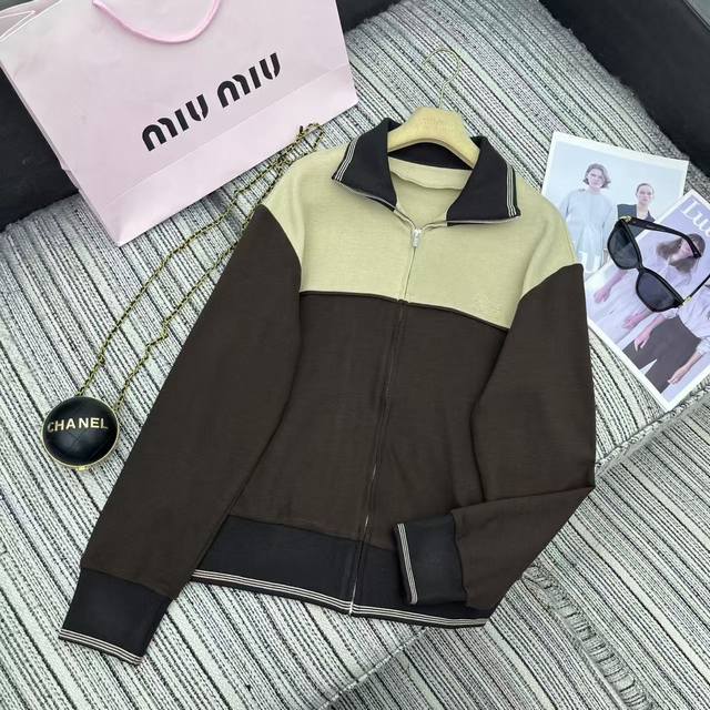 强烈推荐 25年早秋系列 Miu*新款撞色条纹翻领拉链夹克外套 字母贴布绣点缀 两色Sml