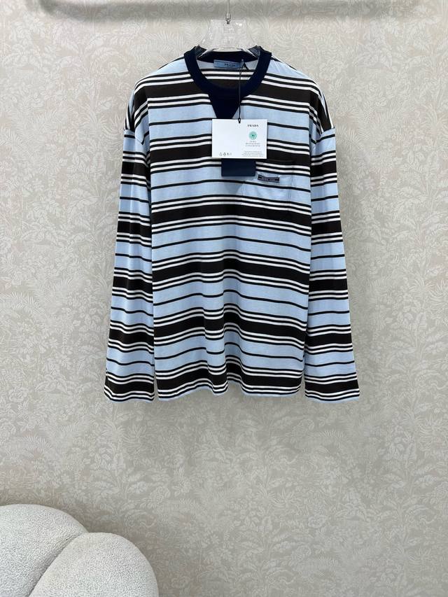 Miumi*25早秋新款森系少女！限定新品！知识分子时髦风灰蓝条纹撞色长袖T恤。休闲减龄又时髦！字母标签Logo低调奢华，经典宽松版型百搭不挑人上身美的不要不要