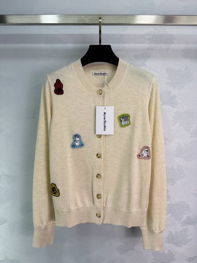 Acne Studios25早秋新款圆领联名款针织开衫，原版定制羊毛纱线 定制章仔卡通贴设计，手感柔软舒适，简约时髦不挑人 单色Sml。T226B