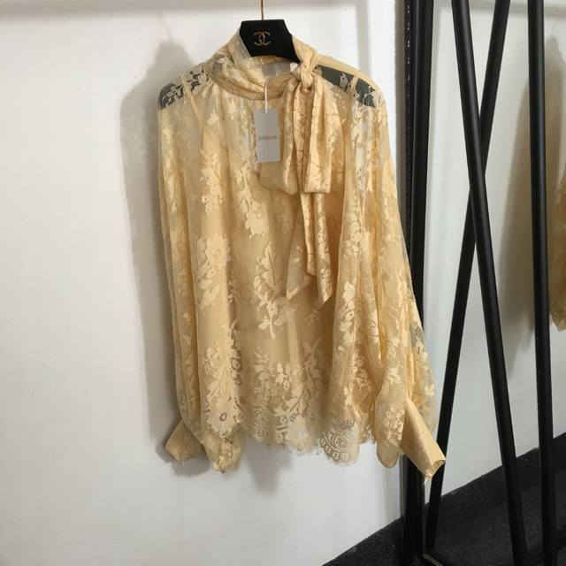 款号 6378 Zimmermann新款 网纱蕾丝花朵 气质大蝴蝶结领灯笼长袖衬衣上衣，配吊带里衬，米色，黑色，S-Xl， M码；胸围96，长52；肩宽50，胸