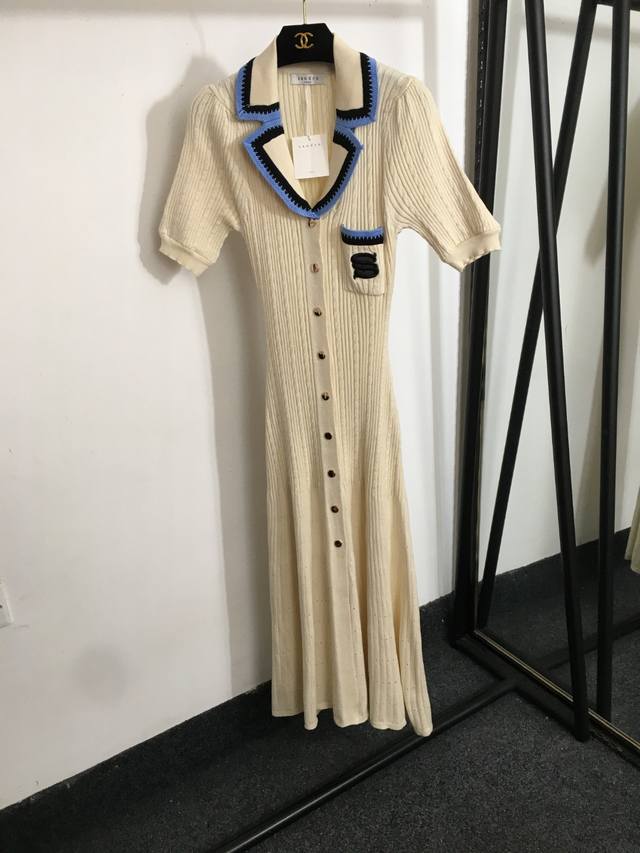 款号20251799 法国小众品牌Sandr*新款 法式小香风拼色翻领针织短袖连衣裙 长裙，杏色，黑色，桔色，蓝色，白色，咖色， 均码；胸围64，袖长27，长1