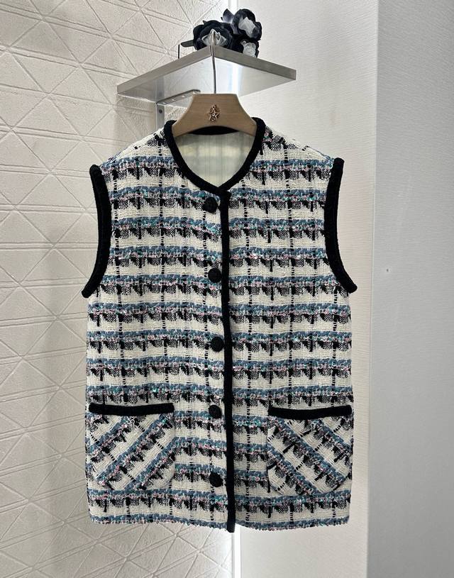 Valentin*2025新品上架 粗花呢亮片洋装马甲 定制Yb进口粗纺毛呢材质 肌理明显 质感上乘 粗花条纹毛呢面料打造贵气典范 粗细交织黑白格纹粉紫亮片穿插
