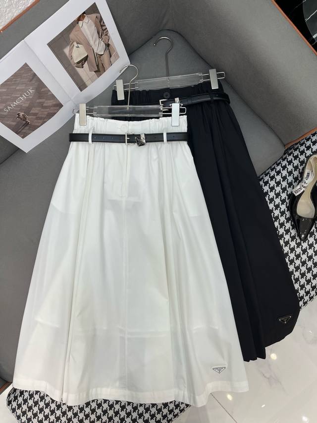 Prad* 25Ss新款半身裙 经典三角标装饰 搭配腰带 高品质 两色三码Sml