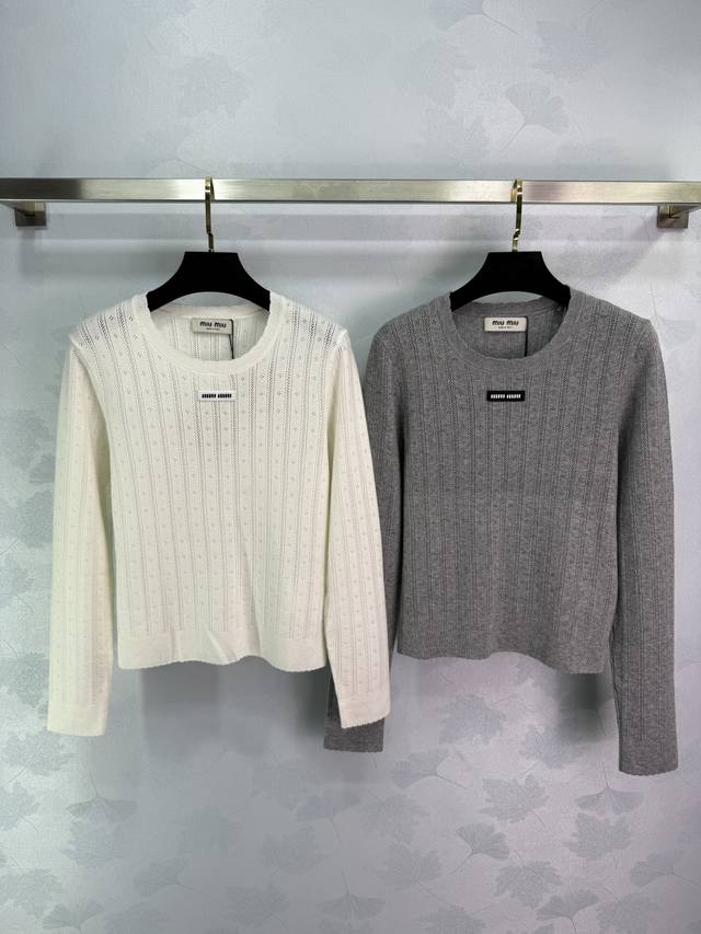 Mium*25早秋新品 圆领镂空设计 甜妹减龄运动少女单品 立体刺绣字母Logo低调奢华 可甜可盐气质减龄少女风百搭不挑人！ 2色3码Sml。T226B.