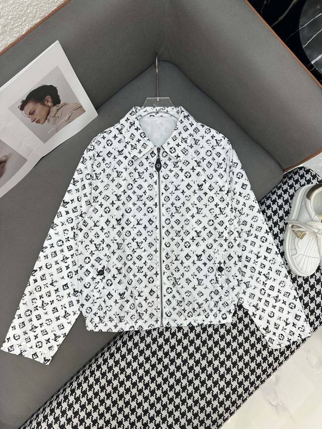 Louis Vuitto* 25Ss新款夹克外套 老花印花面料装饰 时尚大方 单色三码Sml.
