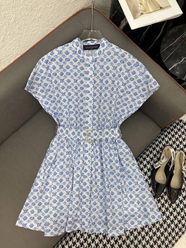 Louis Vuitto* 25Ss新款立领连衣裙 老花印花面料装饰 单排扣版型 时尚大方 单色三码Smlp