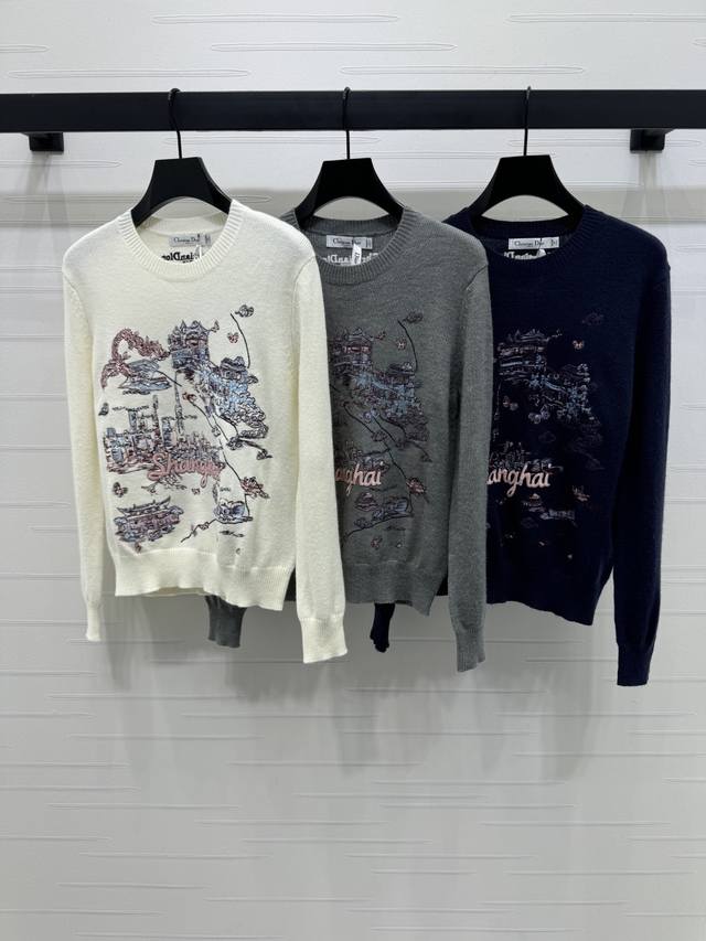 上新原单高端品质 Dio* 2025早秋最新系列！城市限定系列 刺绣套头长袖毛衣！定制羊毛纱线织造 质感高级 舒适柔软 圆领长袖毛衣剪裁 常规弹力版型 领口袖口