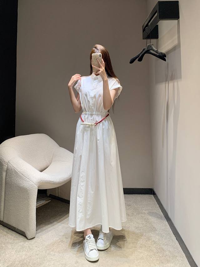 Miumi* 25Ss春夏新款 微标刺绣中长款衬衣式连衣裙 配定制腰带 丨独家Yb开发！高版出品！干净纯粹的白色 仿佛自带打光板 这款连衣裙在腰部设计了松紧腰