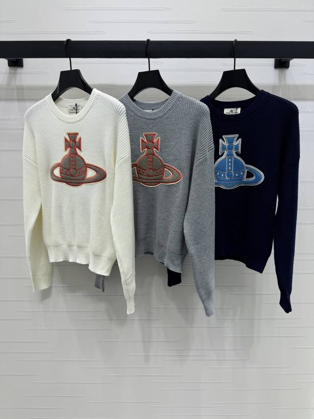 上新原单高端品质 Vivienewestwoo* 2025早秋最新系列！土星刺绣套头毛衣！定制羊毛纱线织造 质感高级 舒适柔软 肌理明显 圆领落肩长袖毛衣 突出
