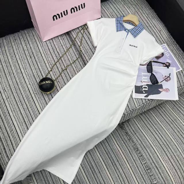 强烈推荐 25年早春夏系列 Miu*新款格子翻领短袖连衣裙 褶皱腰部设计 刺绣字母点缀 两色Sml 跑量 .