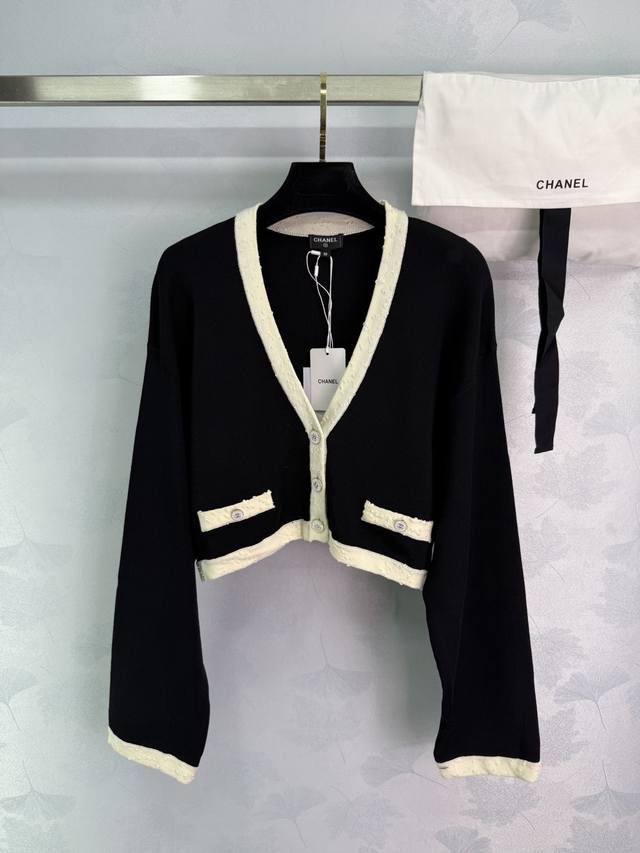 Chanel25A高级手工坊系列黑白拼接落肩长袖开衫 Yb定制纱线冰凉丝滑舒适，原版定制五金纽扣 ，简约时尚不挑人单色Sml。T226B.