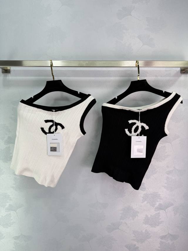 Chanel25夏季新款中古小香一字肩背心，德国进口机挂毛工艺，特种纱线定制舒适透气不闷热，时髦洋气不挑人，两色Sml。T226B.