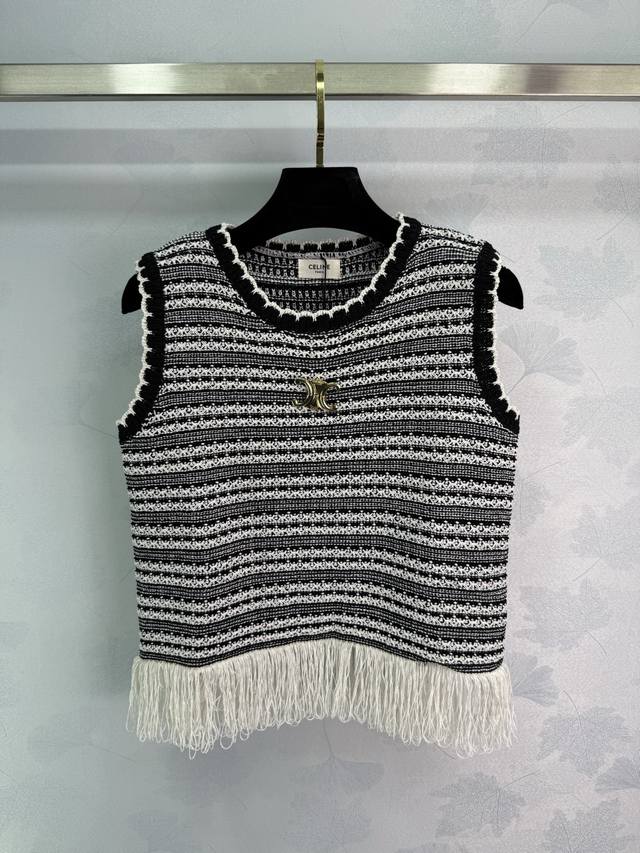 Celine*2025春夏新款黑白条纹针织背心，胸前金色Cc标志，下摆流苏设计，简约大方，时髦低调气质又奢华高级！版型百搭不挑人！1色3码Sml T226B.